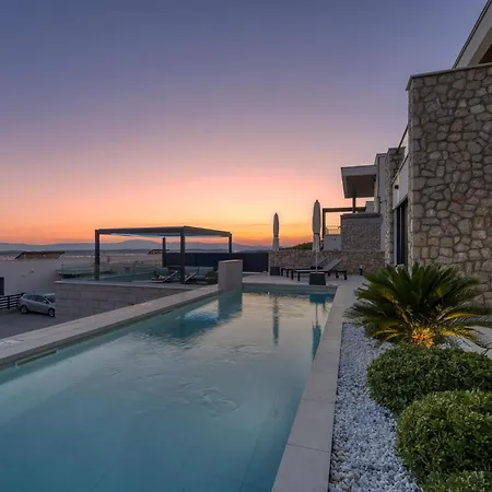 Semesterbostad Stunning In